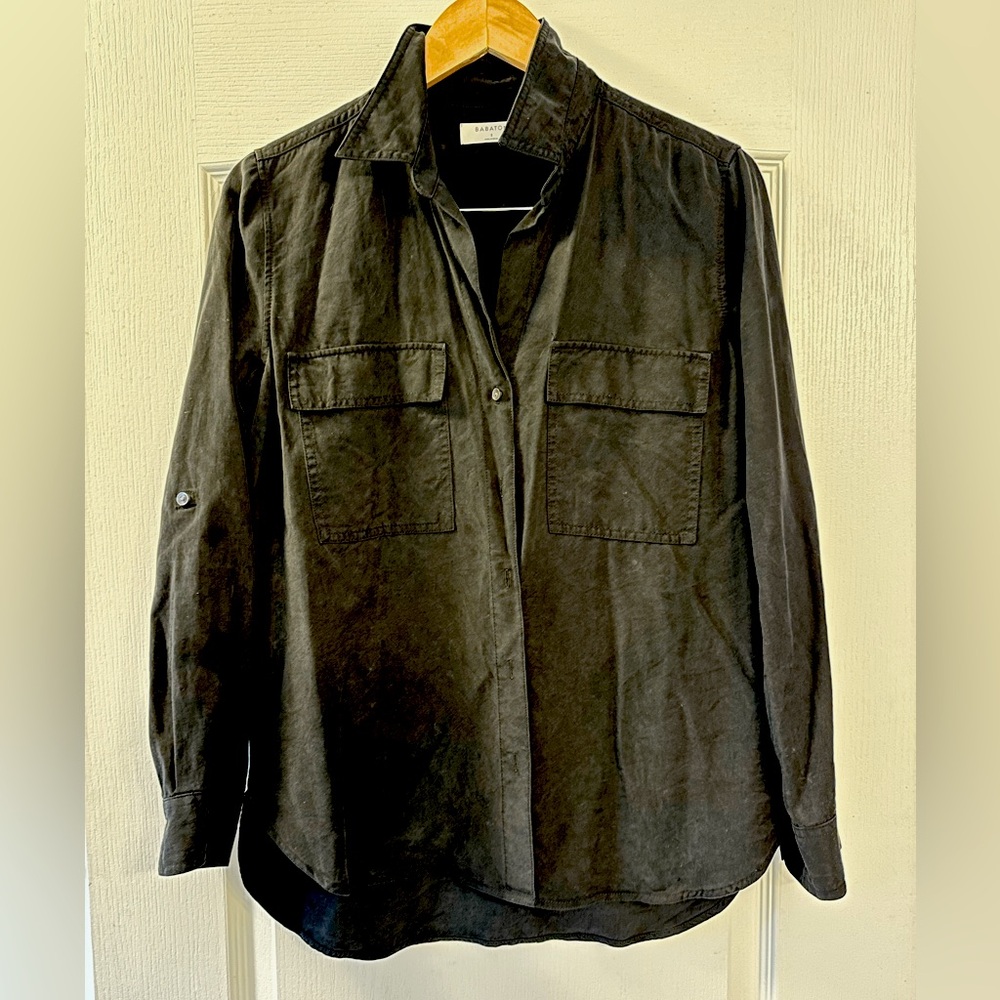 Babaton by Aritzia button front shirt sz S